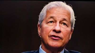 JPMorgan Chase CEO Jamie Dimon Says AI 'Will Cure Cancers' — But How Should You Invest?